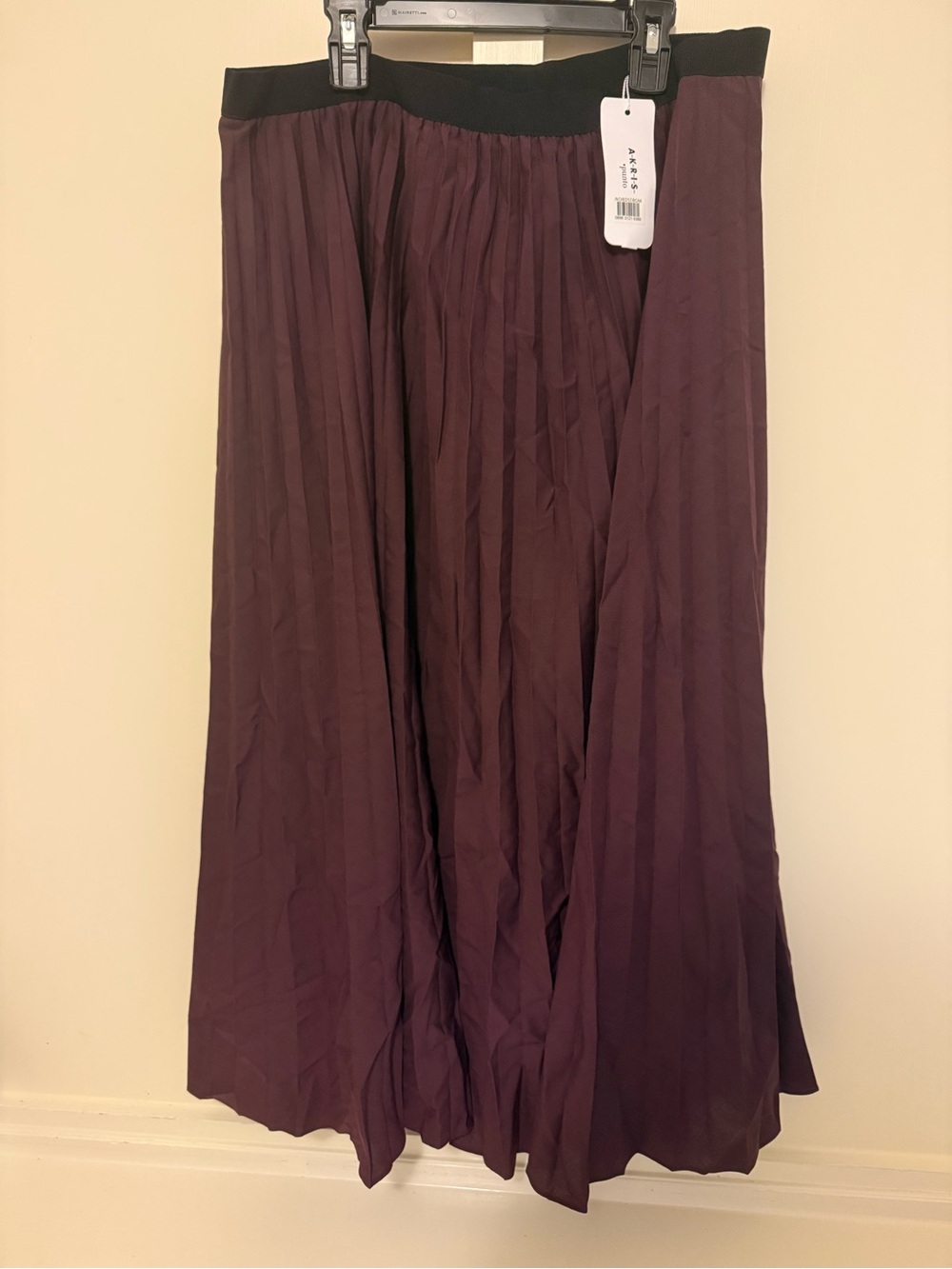 AKRIS punto Pleated Skirt/ BlackBerry / Size 12 / NWT - Picture 2 of 5
